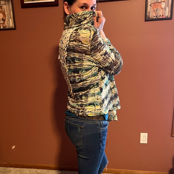 Woman’s Shaw open face, lace backing with gemstone accents, perfect cover up - Picture 2 of 5